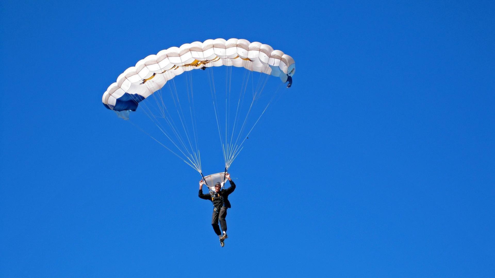 公牛普拉米德震撼美式橄榄球赛场 力克强敌展现王者风范_YY易游体育官网