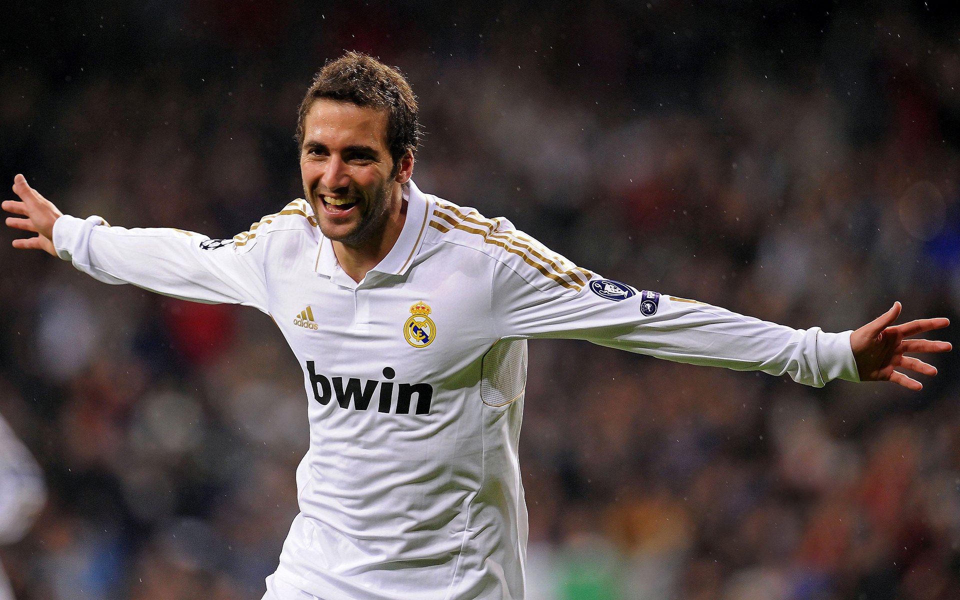 【YY易游体育平台】新星闪耀！小将上演帽子戏法助球队大胜对手